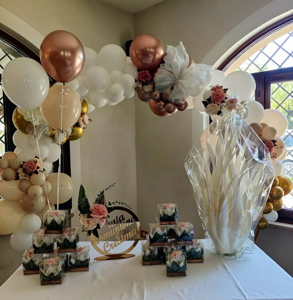 Bomboniere personalizzate per Prima Comunione e Cresima con allestimento avorio, rosa e oro