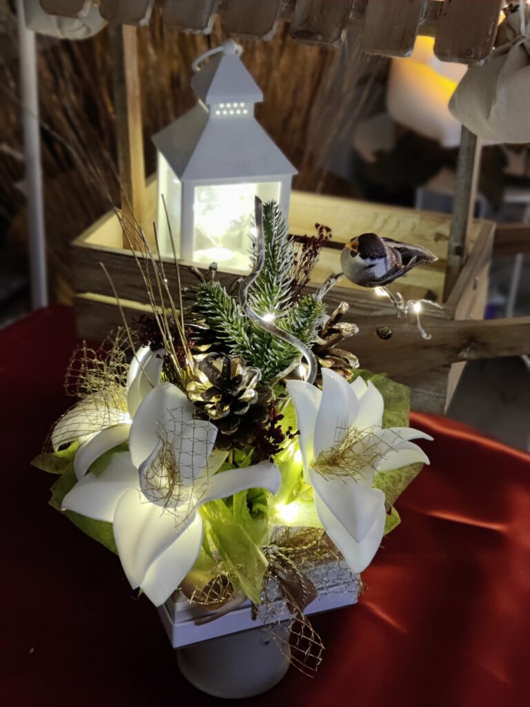 Lampada floreale fatta a mano realizzata da Oxana — opera 55