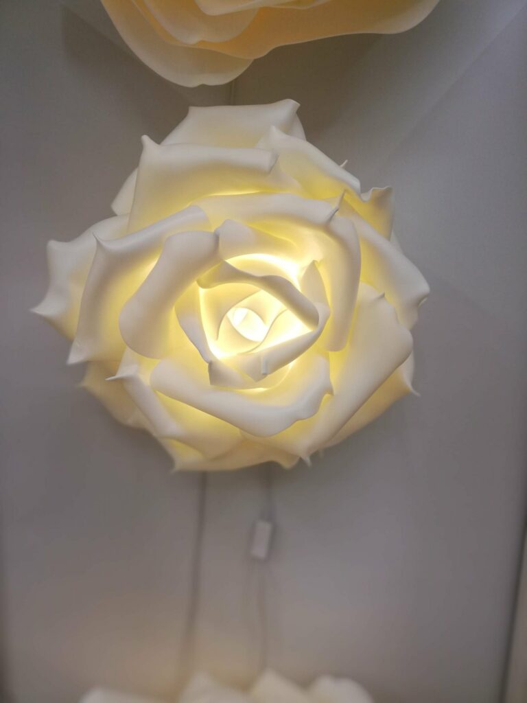 Lampada floreale fatta a mano realizzata da Oxana — opera 8