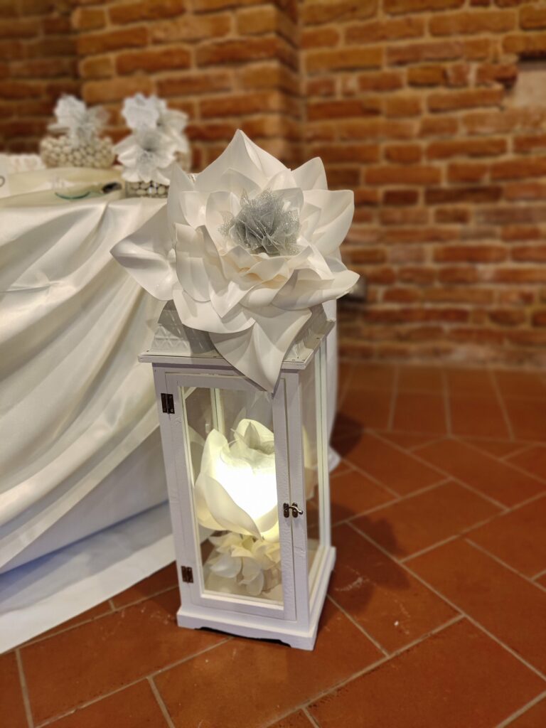 Lampada floreale fatta a mano realizzata da Oxana — opera 53