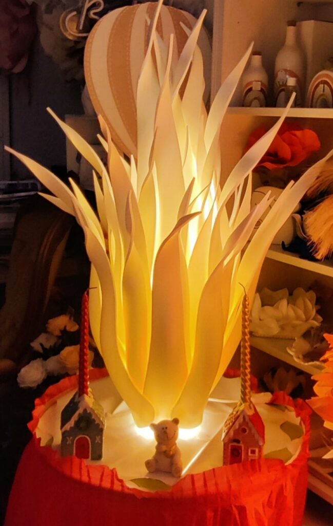 Lampada floreale fatta a mano realizzata da Oxana — opera 63