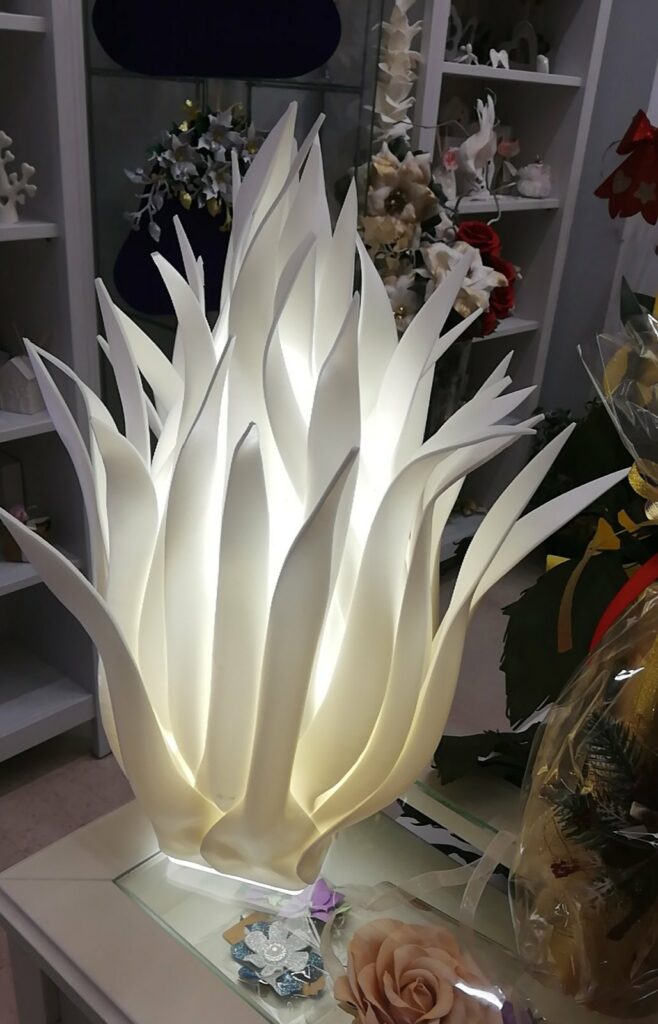 Lampada floreale fatta a mano realizzata da Oxana — opera 36