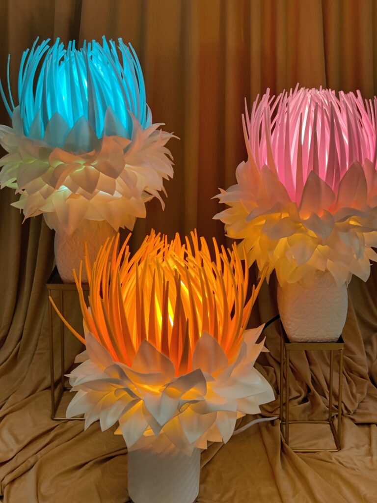 Lampada floreale fatta a mano realizzata da Oxana — opera 60