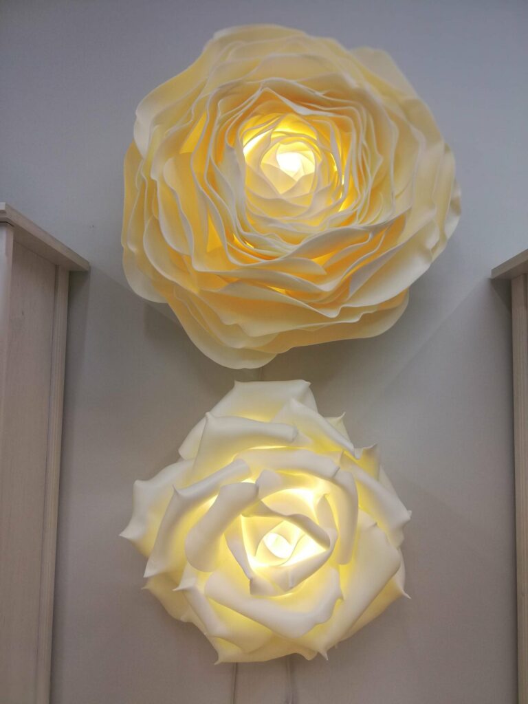 Lampada floreale fatta a mano realizzata da Oxana — opera 9