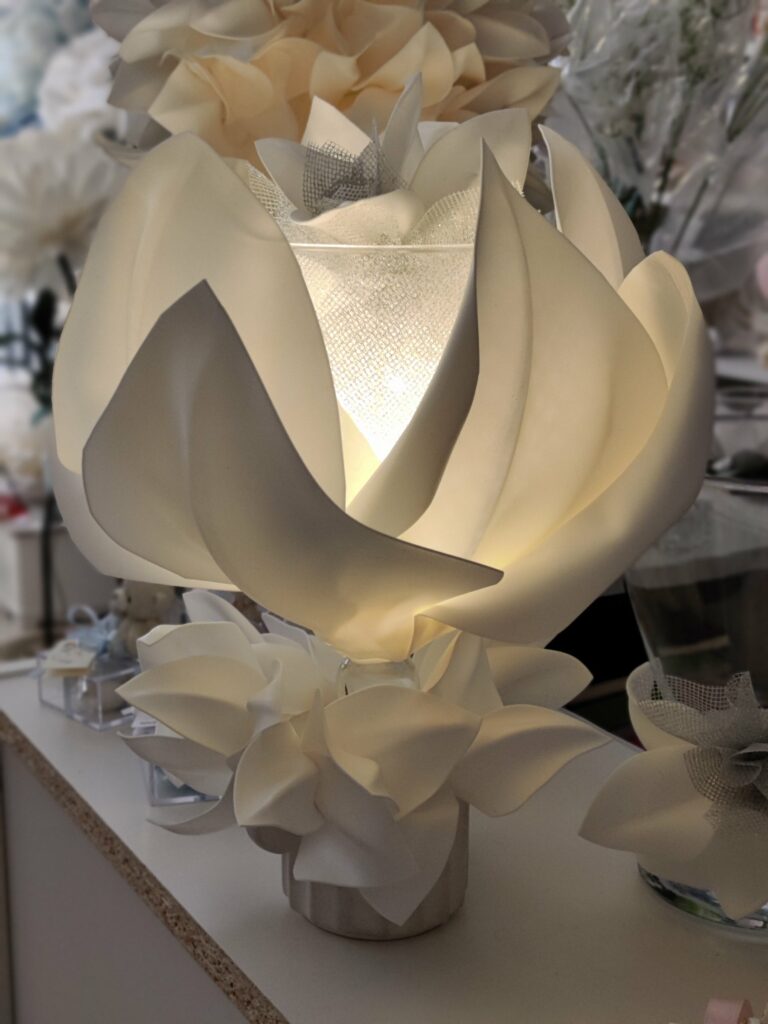 Lampada floreale fatta a mano realizzata da Oxana — opera 52